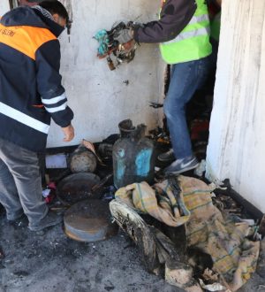 YANAN EVİ VİRANŞEHİR BEELDİYESİ TEMİZLEDİ