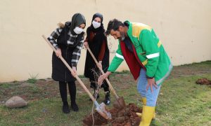 BAŞKAN BAYDİLLİ GENÇLERLE NAR FİDANI DİKTİ