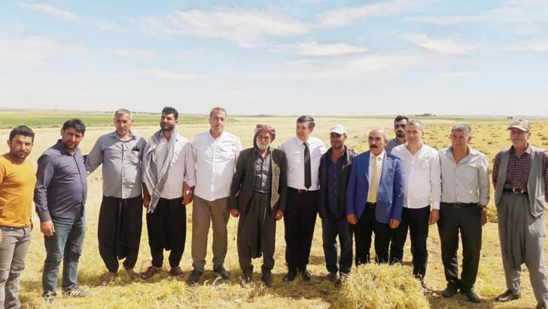  CHP Heyeti Tarlada Hilvan Çiftçisini Dinledi