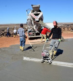 Toplum Refahı projesiyle beton yol çalışmaları sürüyor