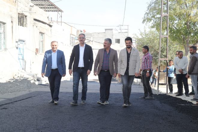 EYYÜBİYE’DE ARA CADDELER BİR BİR ASFALTLANIYOR.