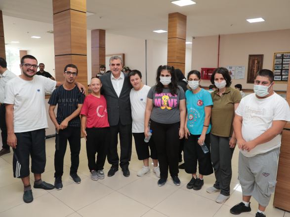 “HİZMET ENGEL TANIMAZ” SLOGANIYLA YÜZLER GÜLÜYOR