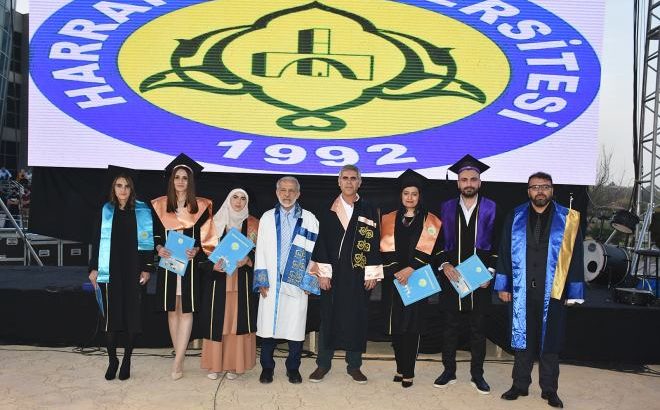  Harran Üniversitesi’nden Coşkulu Mezuniyet Kutlaması