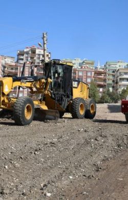 GÜLLÜBAĞ’A YENİ YOLLAR KAZANDIRILIYOR