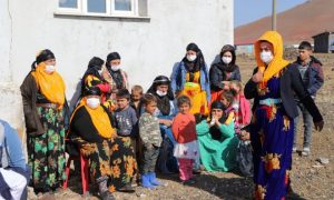 KARACADAĞ DA MEVSİMLİK İŞÇİLER AŞILANIYOR