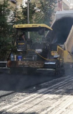 HALİLİYE BELEDİYESİNDEN 2 MAHALLEDE ASFALT ATAĞI