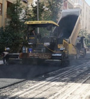HALİLİYE BELEDİYESİNDEN 2 MAHALLEDE ASFALT ATAĞI