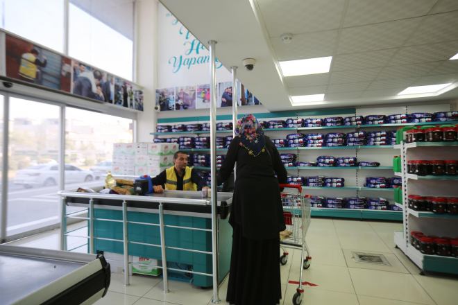 HALİLİYE BELEDİYESİ, SOSYAL MARKETLE GÖNÜLLERE DOKUNUYOR