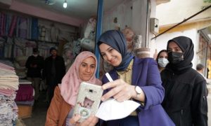 Başkan Ayşe Çakmak esnaf ve vatandaşları ziyaret etti