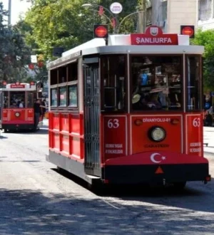 Şanlıurfa Büyükşehir Belediyesi Divanyolu Caddesi’nde yaz uygulamasına geçiyor
