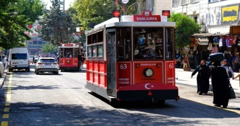  Şanlıurfa Büyükşehir Belediyesi Divanyolu Caddesi’nde yaz uygulamasına geçiyor