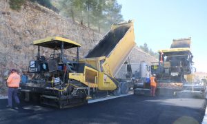 YENİ AÇILAN YOLLARDA ASFALTLAMA ÇALIŞMALARI DEVAM EDİYOR