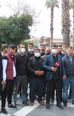 EYYUBİYE’DE BULUNAN SANAYİ ESNAFI BÜYÜKŞEHİR ÖNÜNDE TOPLANDI