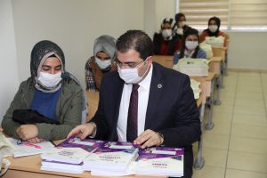 BAŞKAN CANPOLAT’TAN 600 ÖĞRENCİYE EĞİTİM DESTEĞİ