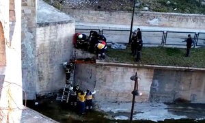 KÖPRÜDEN ATLAYAN GENÇ HAYATINI KAYBETTİ