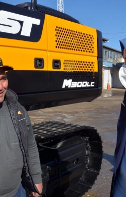 TBB, Siverek Belediyesine iş makinesi hibe etti