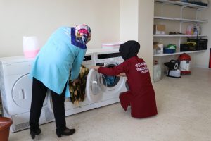 KARAKÖPRÜ’DE YAŞLI VATANDAŞLARA EVDE BAKIM DESTEĞİ