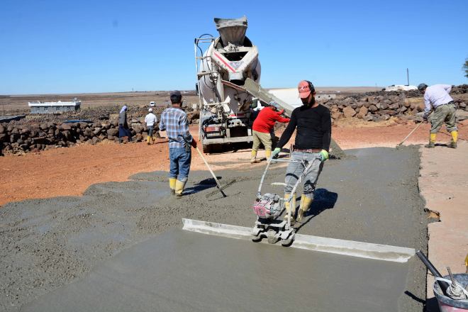 Toplum Refahı projesiyle beton yol çalışmaları sürüyor