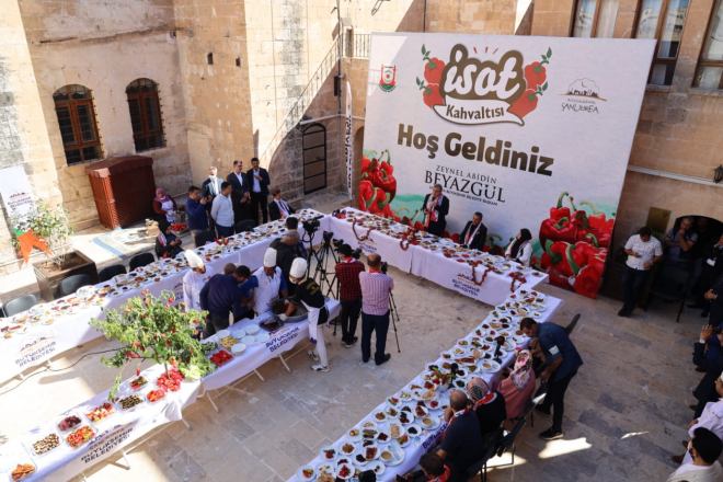 BÜYÜKŞEHİR, İSOT’UN KIRK ÇEŞİDİNİ “İSOT KAHVALTISI” İLE TANITTI