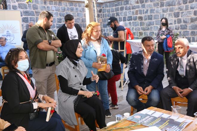 Siverek Belediyesi yazar ve şairleri halka buluşturmaya başladı
