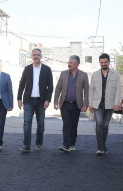 EYYÜBİYE’DE ARA CADDELER BİR BİR ASFALTLANIYOR.