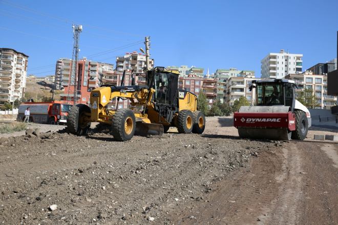 GÜLLÜBAĞ’A YENİ YOLLAR KAZANDIRILIYOR