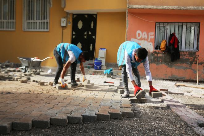 HALİLİYE’DE ÜST YAPI ATAĞI SON SÜRAT DEVAM EDİYOR