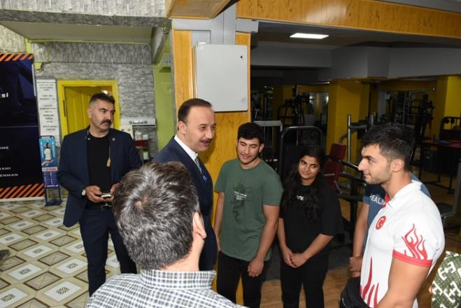 Vali Erin, Bilek Güreşi Şampiyonlarını Ziyaret Etti