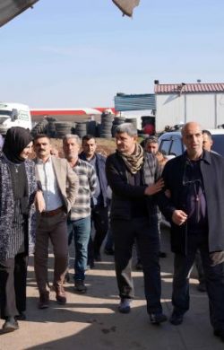 Başkan Ayşe Çakmak, hal pazarı esnafını ve vatandaşları ziyaret etti