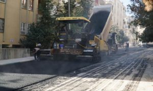 HALİLİYE BELEDİYESİNDEN 2 MAHALLEDE ASFALT ATAĞI