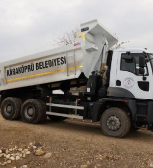 KARAKÖPRÜ KIRSALINDA KÖY İÇİ YOLLAR ÇAMURDAN KURTARILIYOR