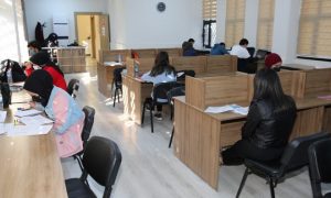 ÖĞRENCİLER SINAVLARA KARAKÖPRÜ BELEDİYESİ OKUMA SALONLARINDA HAZIRLANIYOR