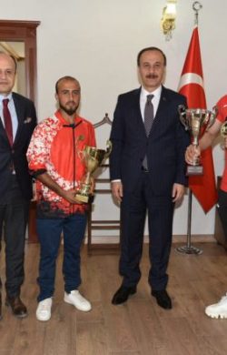 Şanlıurfalı Şampiyonlar Vali Erin’i Ziyaret Etti