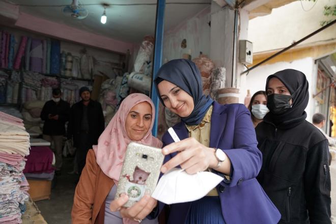 Başkan Ayşe Çakmak esnaf ve vatandaşları ziyaret etti