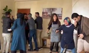 Haliliye’de okulu basan velilerden çirkin saldırı!