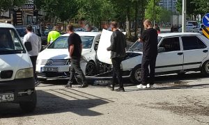 Karaköprü Balıkayağı Bulvarı’nda Yine Kaza! Vatandaşlar Tepkili