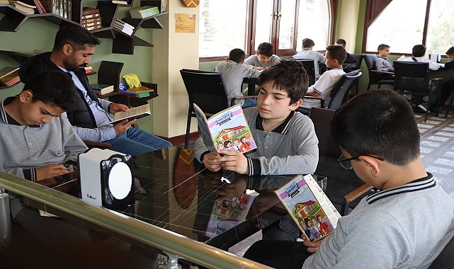  Okuma Sevgisi Kitap Kafe’de Filizleniyor