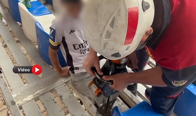  Şanlıurfa’da Demir Parmaklıklara Sıkışan Çocuğu İtfaiye Kurtardı