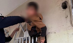 Şanlıurfa’da Korku Dolu Anlar: Demir Korkuluklara Sıkışan Çocuk İtfaiye Tarafından Kurtarıldı