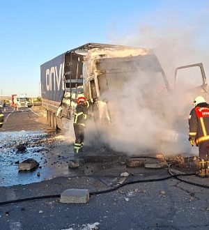 Şanlıurfa-Mardin Karayolunda Kamyon Yangını!