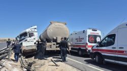 Şanlıurfa-Mardin Karayolunda Otomobil ile Tanker Çarpıştı: 4 Yaralı