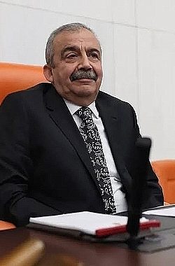 Sırrı Süreyya Önder Kalp Krizi Geçirdi: 12 Saatlik Ameliyatla Yaşama Tutundu