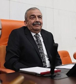 Sırrı Süreyya Önder Kalp Krizi Geçirdi: 12 Saatlik Ameliyatla Yaşama Tutundu