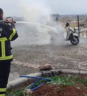 Siverek’te Park Halindeki Motosiklet Alev Alev Yandı