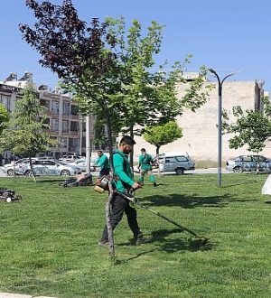 Haliliye Belediyesi Parkları Yaz Mevsimine Hazırlıyor