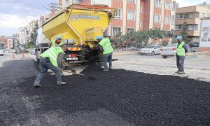 Haliliye’de Yollar Sıcak Asfaltla Yenileniyor
