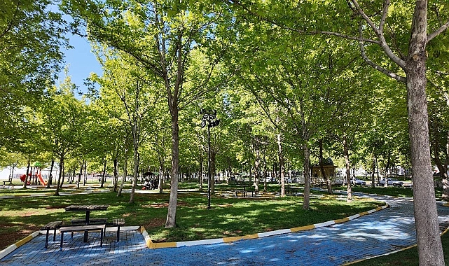  Karaköprü Belediyesi, Parkları Yaza Hazırlıyor