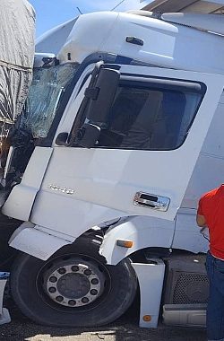 Şanlıurfa’da İki Tır Çarpıştı! 1 Yaralı