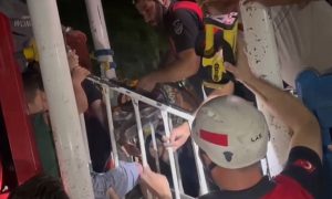 Şanlıurfa’da Parkta Mahsur Kalan Çocuk İtfaiye Tarafından Kurtarıldı