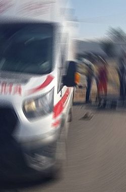 Siverek’te Kamyonet Devrildi: 3 Yaralı